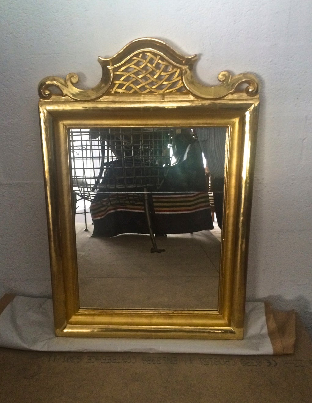 Jean Charles Moreux Superb Neoclassic Gold Leaf Carved Mirror In Excellent Condition For Sale In Paris, ile de france