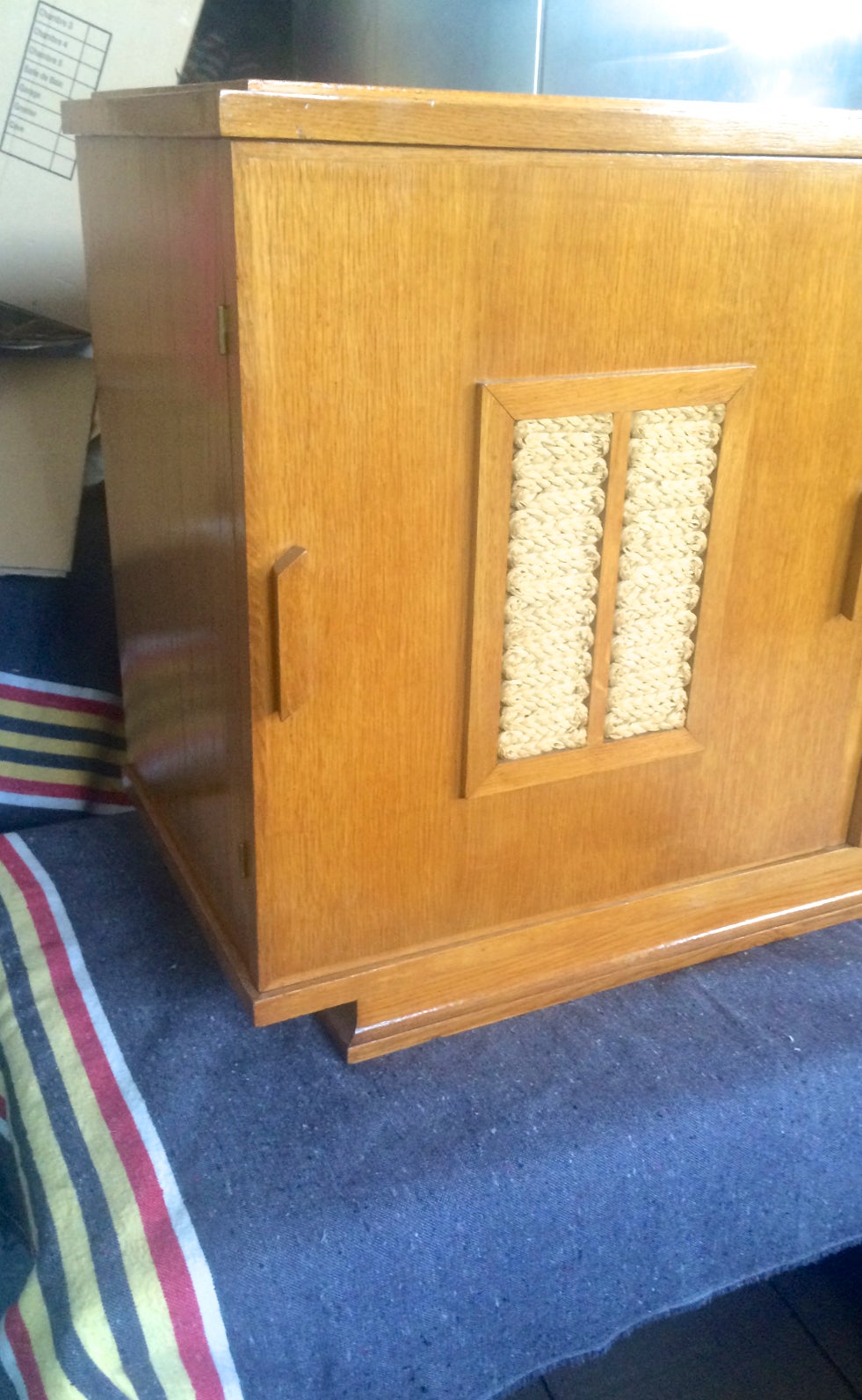 Audoux-Minet Riviera Oak and Rope Three-Doors Cabinet In Excellent Condition For Sale In Paris, ile de france