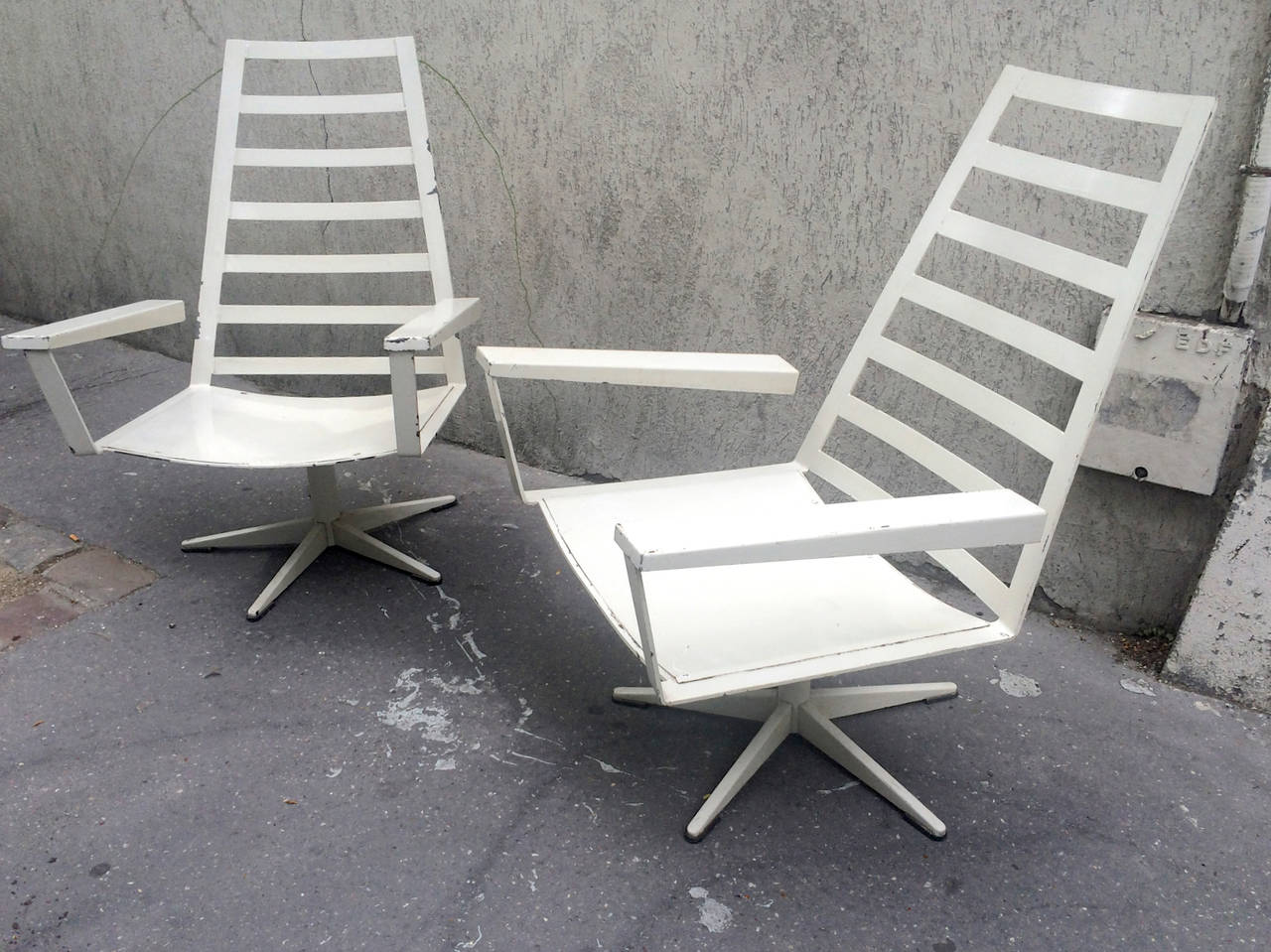 French Riviera 1950s Pair of Awesome Swimming Pool Swivel Chairs In Good Condition For Sale In Paris, ile de france