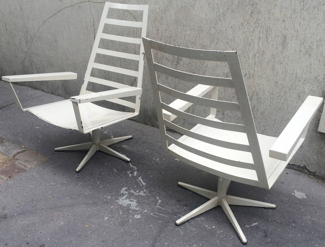 French Riviera 1950s pair of awesome swimming pool swivel chairs.