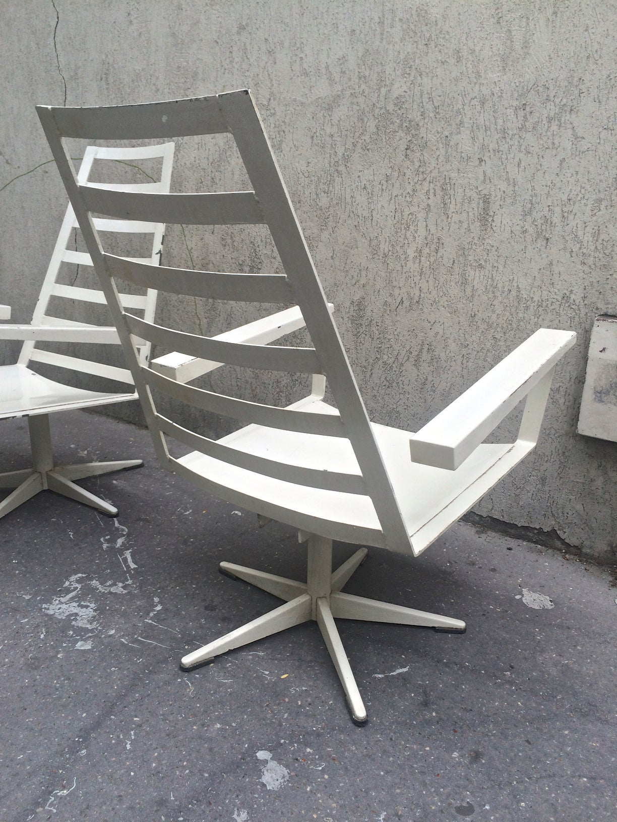 Mid-Century Modern French Riviera 1950s Pair of Awesome Swimming Pool Swivel Chairs For Sale