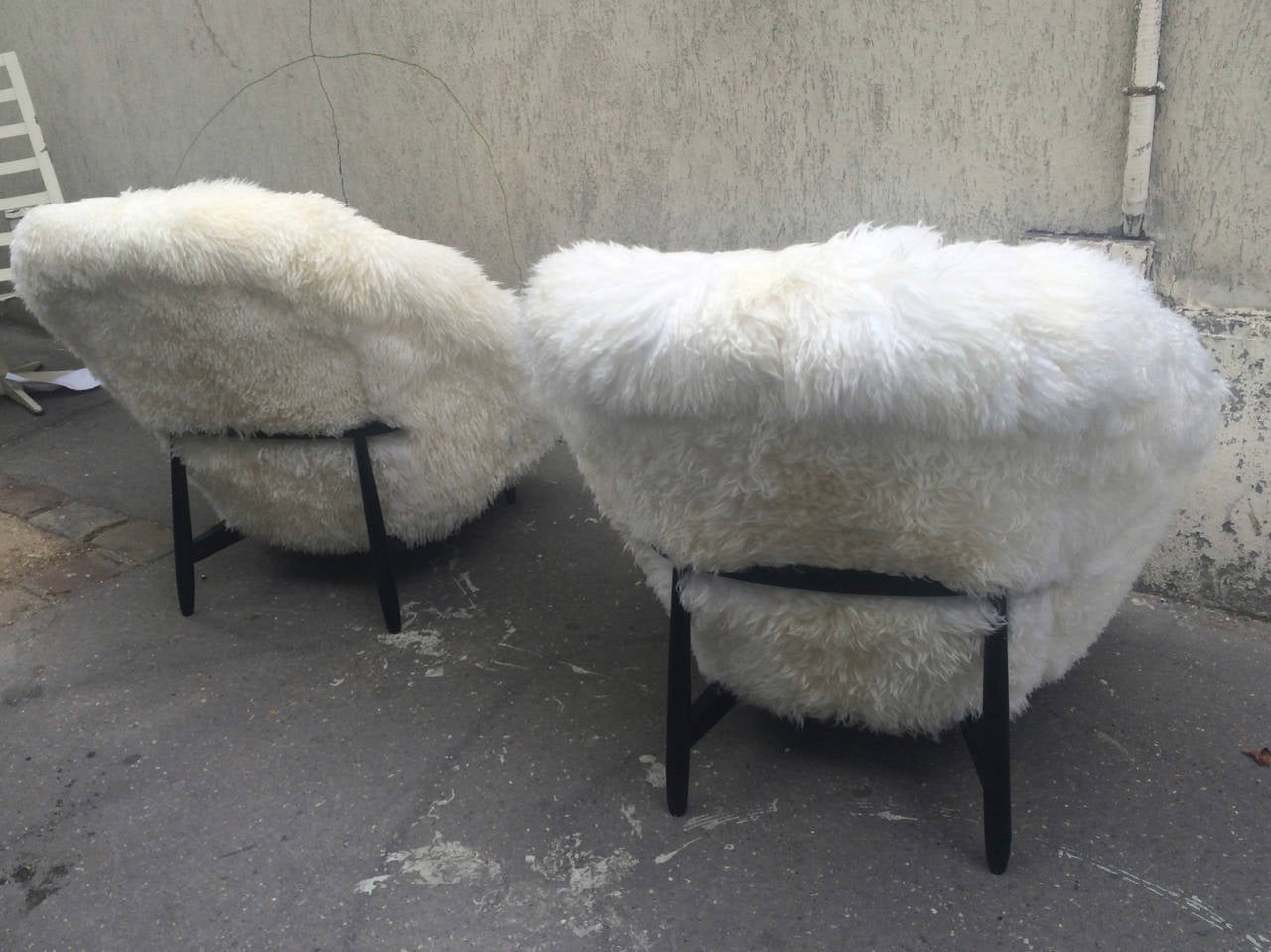 Theo Ruth for Artifort 1950s Chairs Newly Covered in Sheep Fur In Excellent Condition In Paris, ile de france
