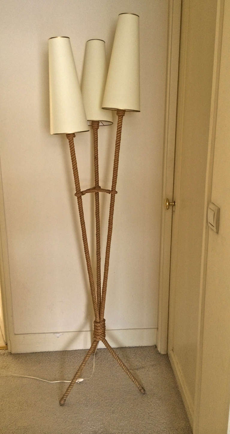 Riviera charming 1950s tri-pod rope standing lamps in good vintage condition.