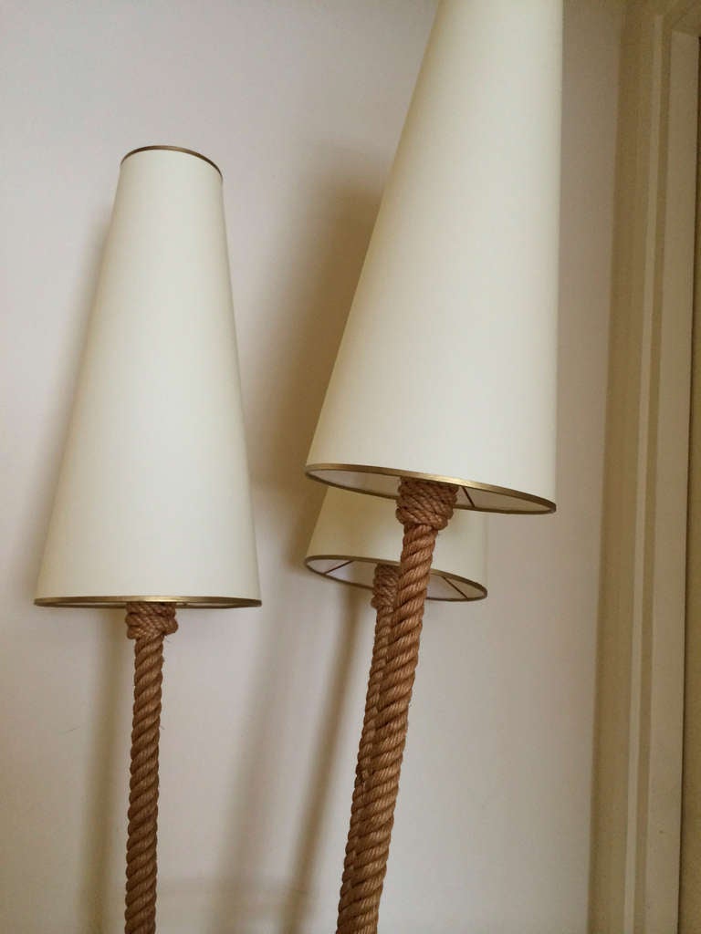 Charming Tri-Pod Rope, Standing Lamps in Good Vintage Condition In Good Condition For Sale In Paris, ile de france