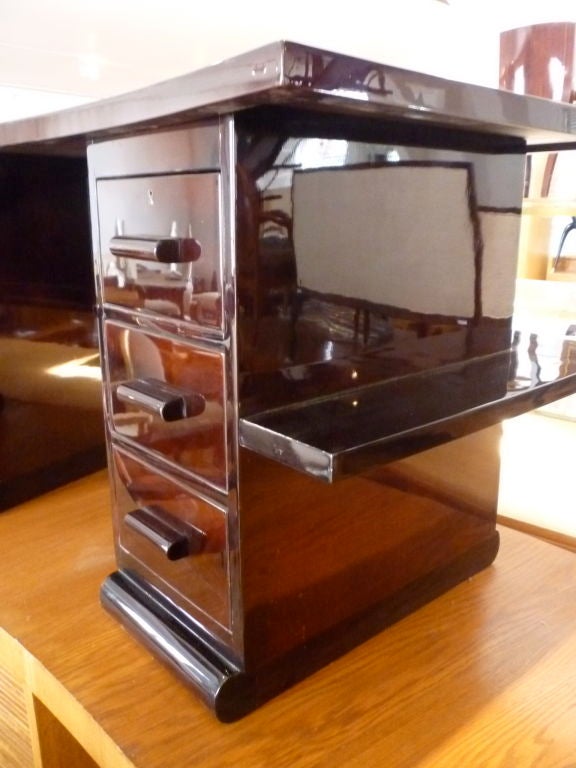 French Art Deco Six-Drawer Double-Face Curved Desk For Sale 1