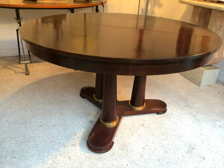 jean royère Tripod Round Dinning Table with Tri-Pedestal Base In Excellent Condition For Sale In Paris, ile de france