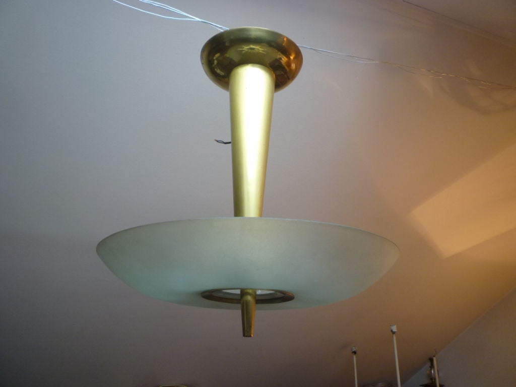 Fontana Arte purely designed 1950s chandelier in gilt metal and frosted glass with eight lights.