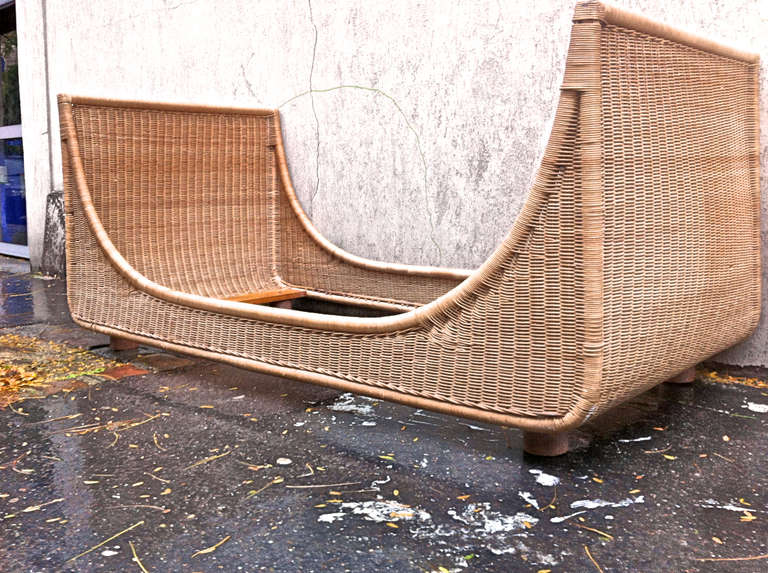 Jean Royere Genuine Documented Superb Day Bed in Good Condition of Rattan 2