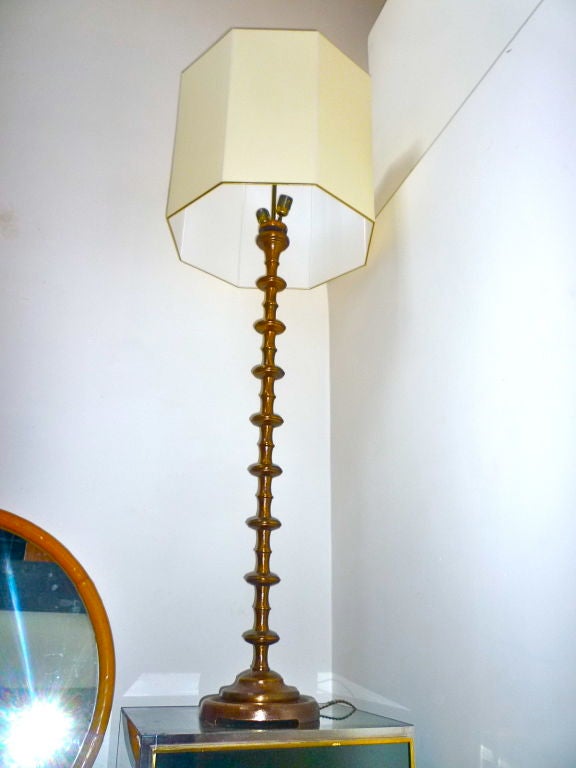 Pair of Standing Lamps in Solid Gold Bronze, 1970s In Good Condition For Sale In Paris, ile de france