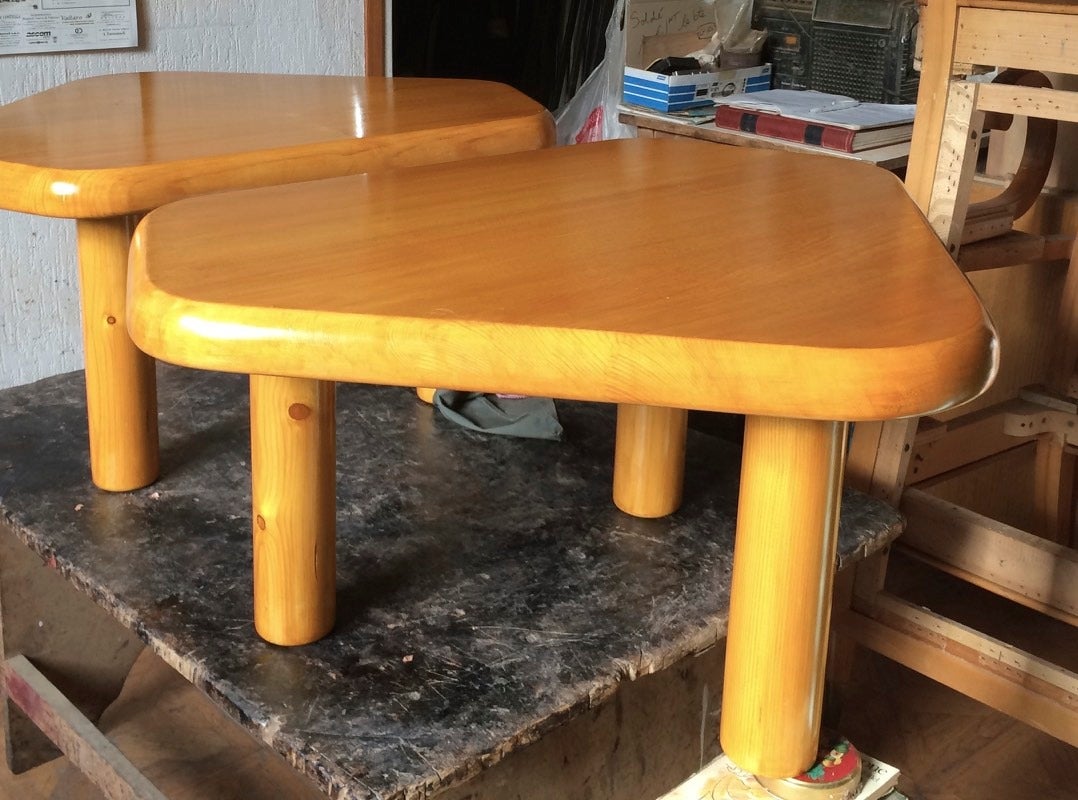 Charlotte Perriand Solid Pine Pair of Coffee Tables In Good Condition In Paris, ile de france