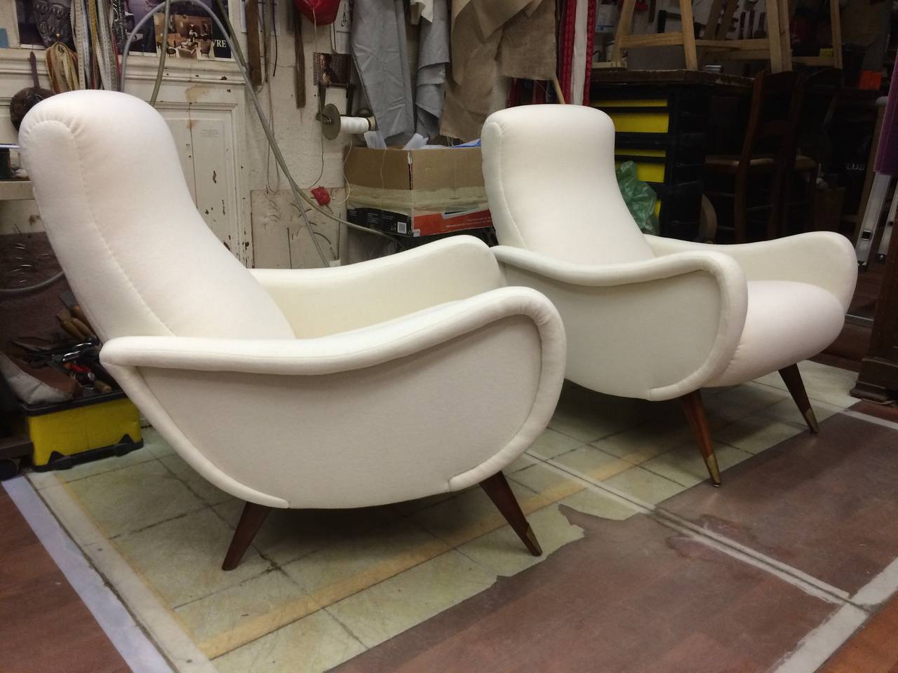 Pair of Italian Chairs in the Style of Marco Zanuso, Re-Covered in Raw White In Excellent Condition For Sale In Paris, ile de france