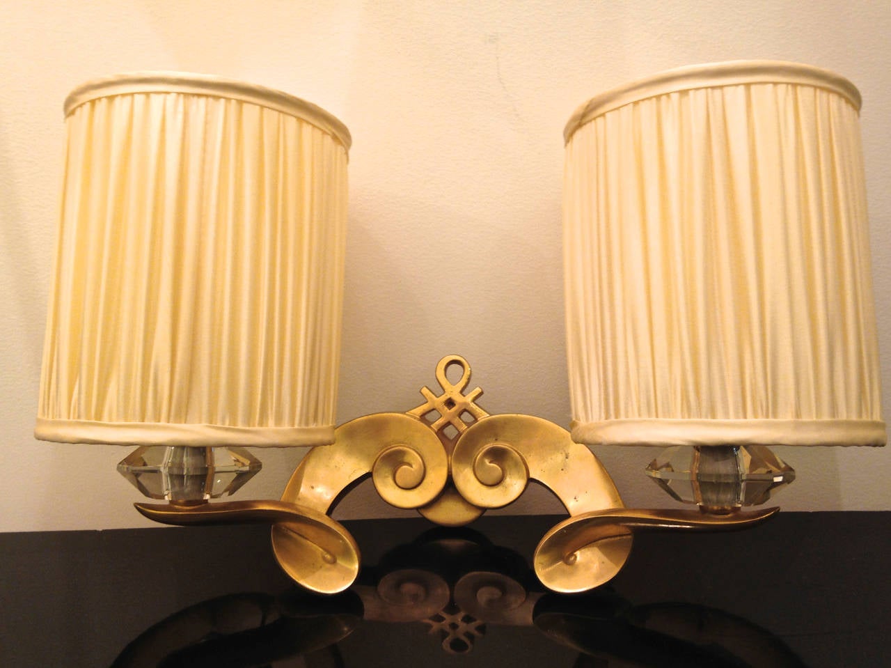 Maison Leleu Signed Pair of Gold Bronze Sconces with Silk Pleated Shades In Excellent Condition In Paris, ile de france