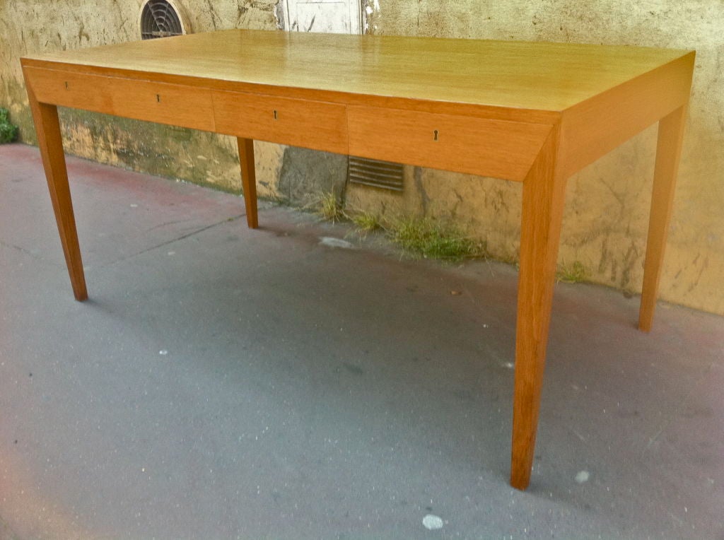 Severin Hansen extremely pure design desk more rare in oak, with four drawers,
with sycamore insides.