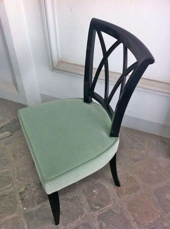 Français Exceptionnel ensemble de 12 chaises Maurice Hirsch, nouvellement tapissées en vente