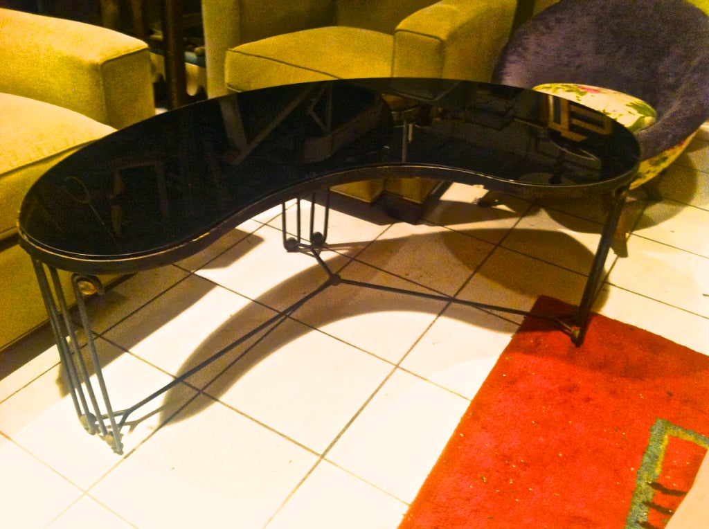 Jean Royère Rare Boomerang Coffee Table in Black Wrought Iron In Good Condition For Sale In Paris, ile de france