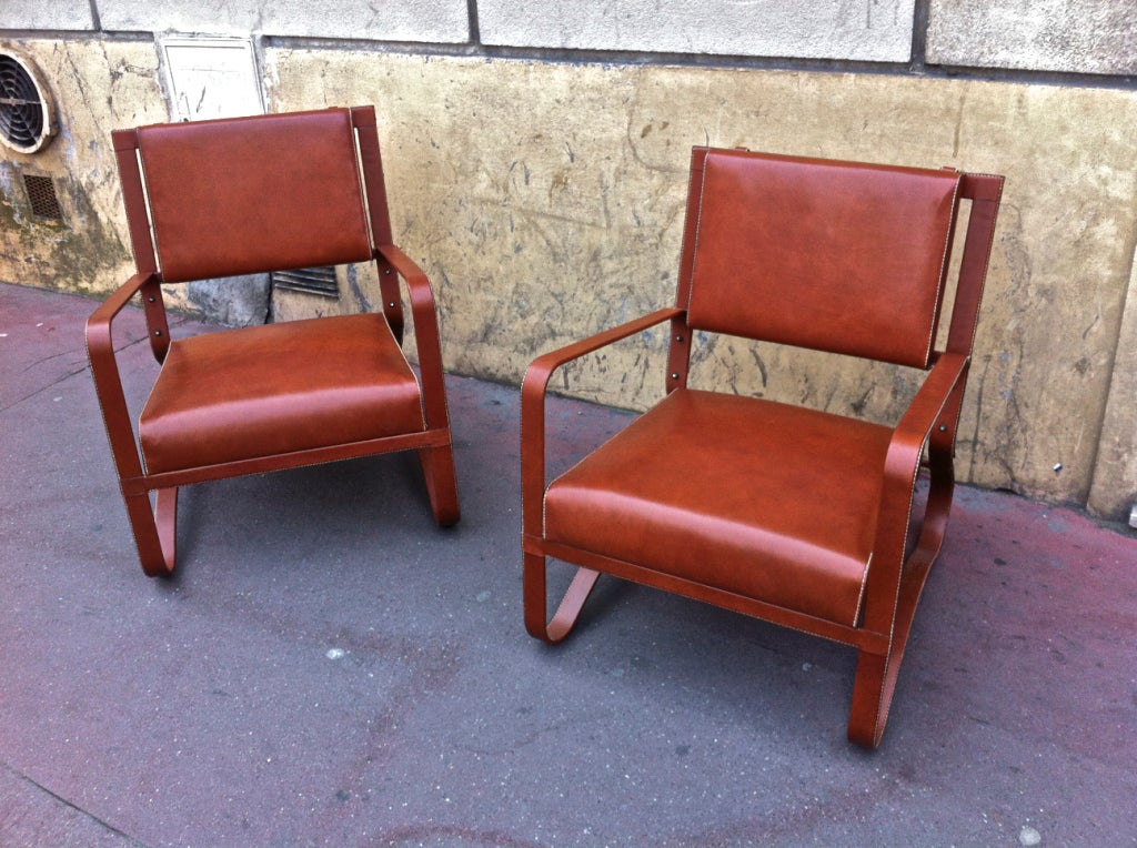 Jacques Adnet Pair of Rare Lounge Chairs in Hand-Stitched Leather In Good Condition For Sale In Paris, ile de france