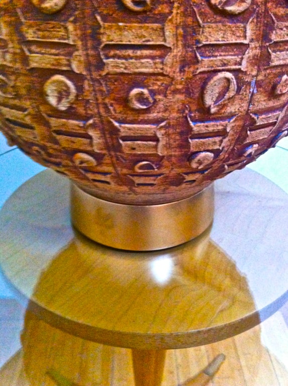 Superb Italian Ceramic Table Lamp with a Gold Metal Base For Sale 2