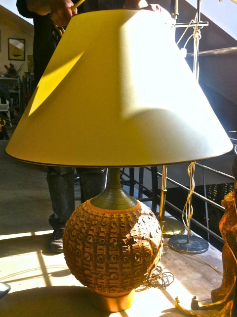 Superb Italian Ceramic Table Lamp with a Gold Metal Base For Sale 4