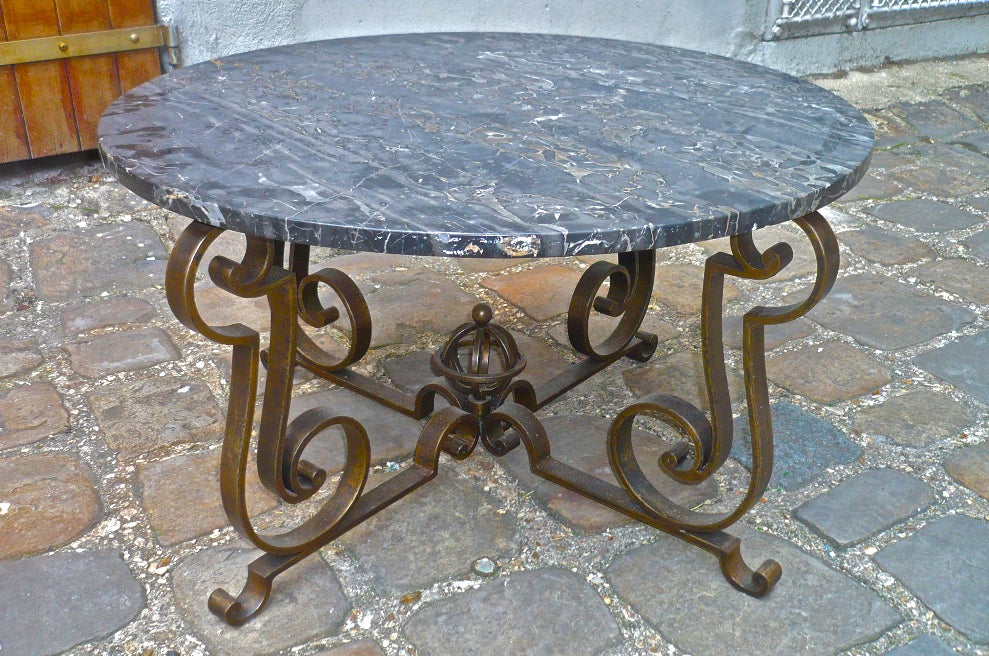 Gilbert Poillerat Attributed Astrolable Coffee Table In Good Condition For Sale In Paris, ile de france