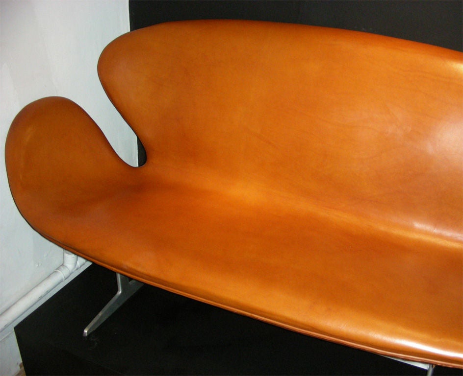 Swann sofa by Arne Jacobsen for Fritz Hansen