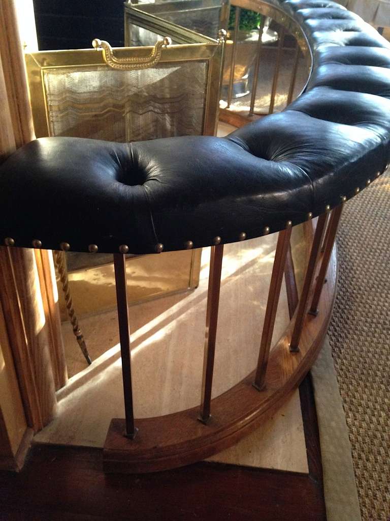 Bow-Shape French Fireside Club Fender with black leather tufted seat For Sale 2
