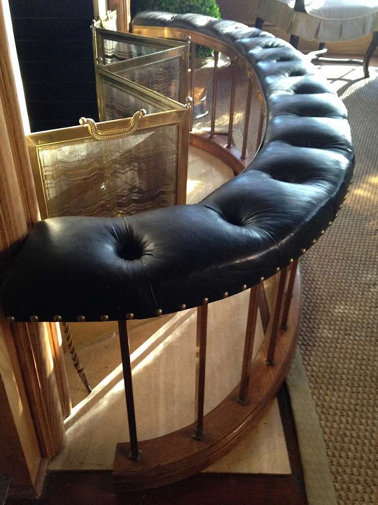 Bow-Shape French Fireside Club Fender with black leather tufted seat For Sale 3