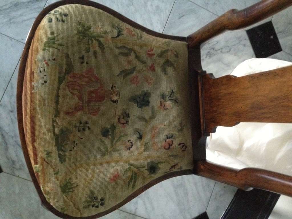 Queen Anne Walnut Side Chair In Good Condition In Savannah, GA