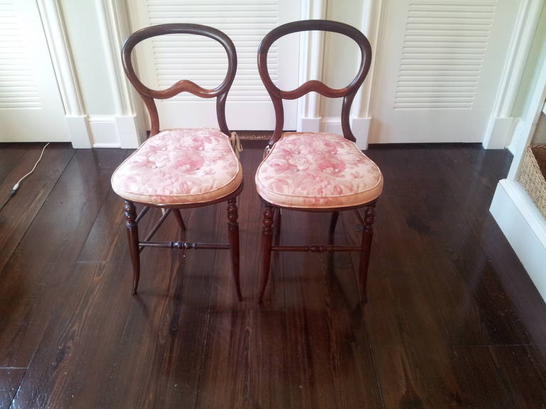 Pair of Mahogany Balloon-Back Chairs/Bennison Seats In Excellent Condition For Sale In Savannah, GA