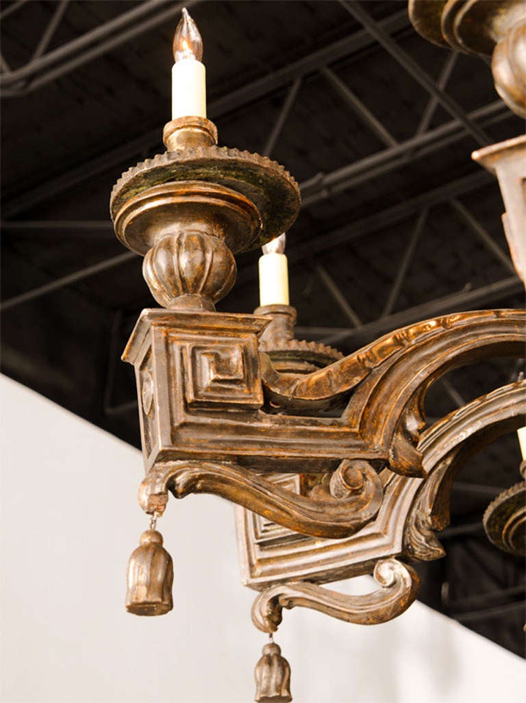 Fine Italian Neoclassic Giltwood Eight-Arm Chandelier, Late 18th Century In Excellent Condition For Sale In Hollywood, FL