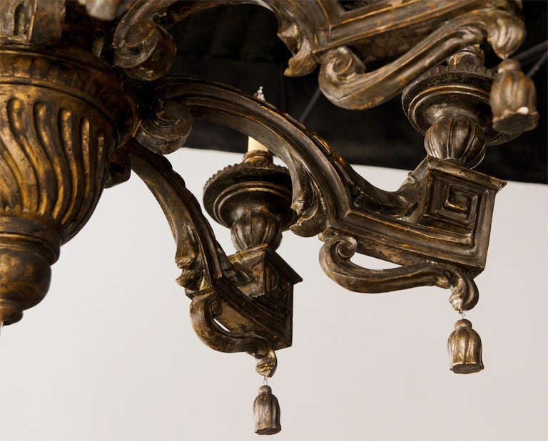 Fine Italian Neoclassic Giltwood Eight-Arm Chandelier, Late 18th Century For Sale 1