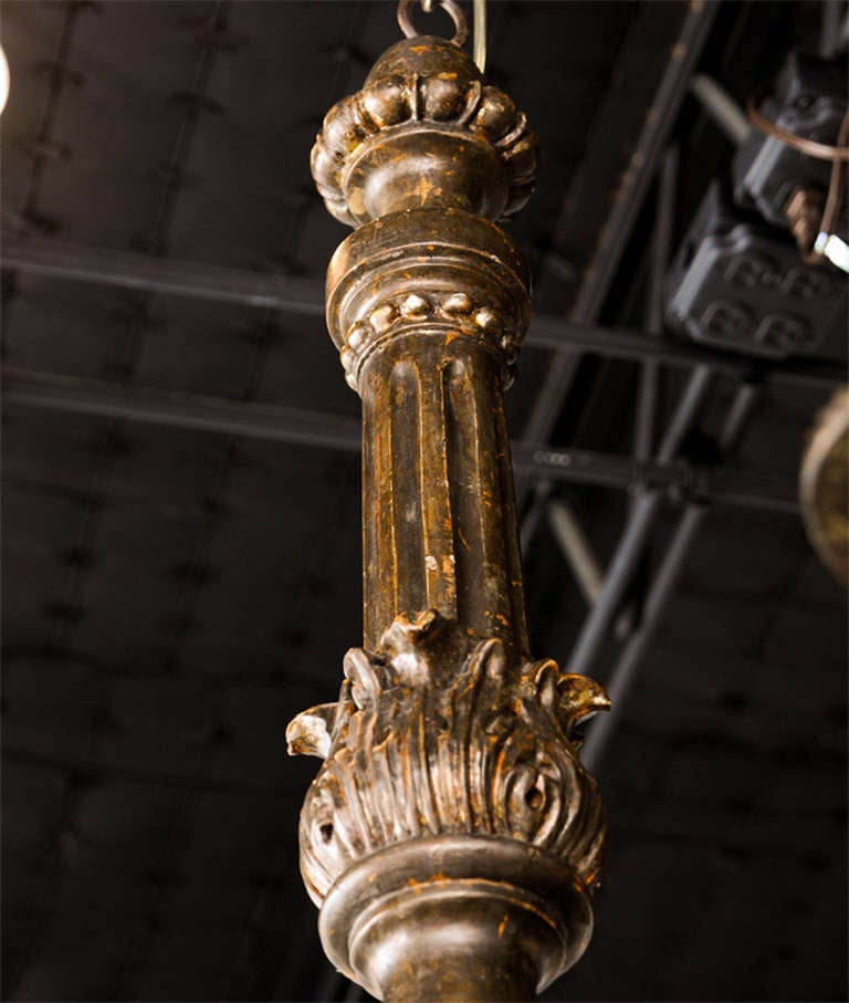 Fine Italian Neoclassic Giltwood Eight-Arm Chandelier, Late 18th Century For Sale 2
