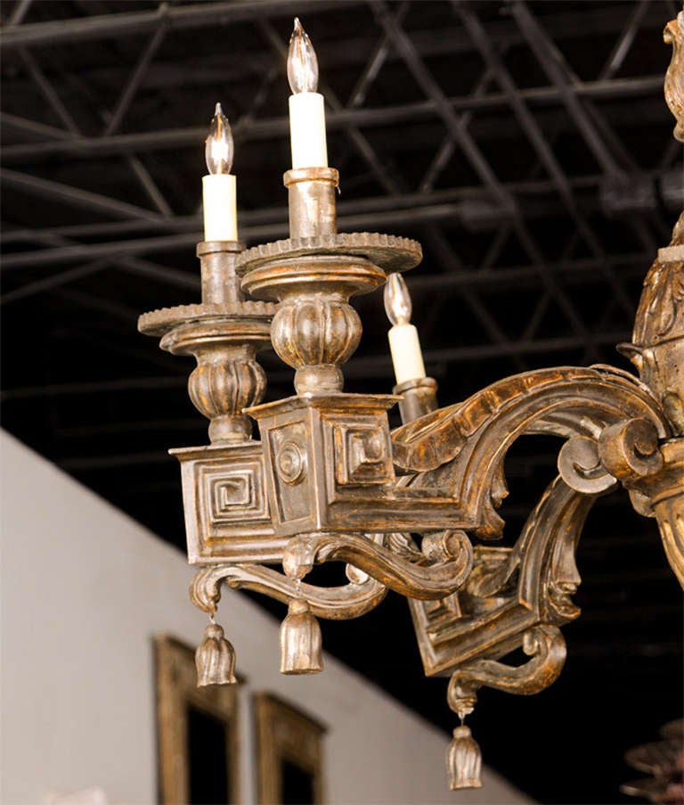 Fine Italian Neoclassic Giltwood Eight-Arm Chandelier, Late 18th Century For Sale 3