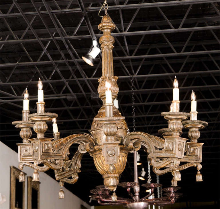 Fine Italian Neoclassic Giltwood Eight-Arm Chandelier, Late 18th Century For Sale 5