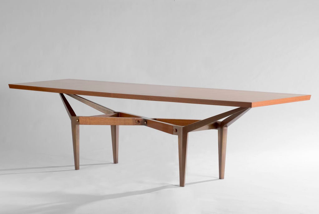 Legness in bronze with a medal patina and a geometrical structure<br />
Top in mahogany wood<br />
Specially created for the Council Room of La Rochelle Chamber of Commerce in 1957