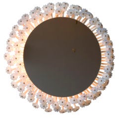 Cheerful Circular Illuminated Flower Tip Mirror