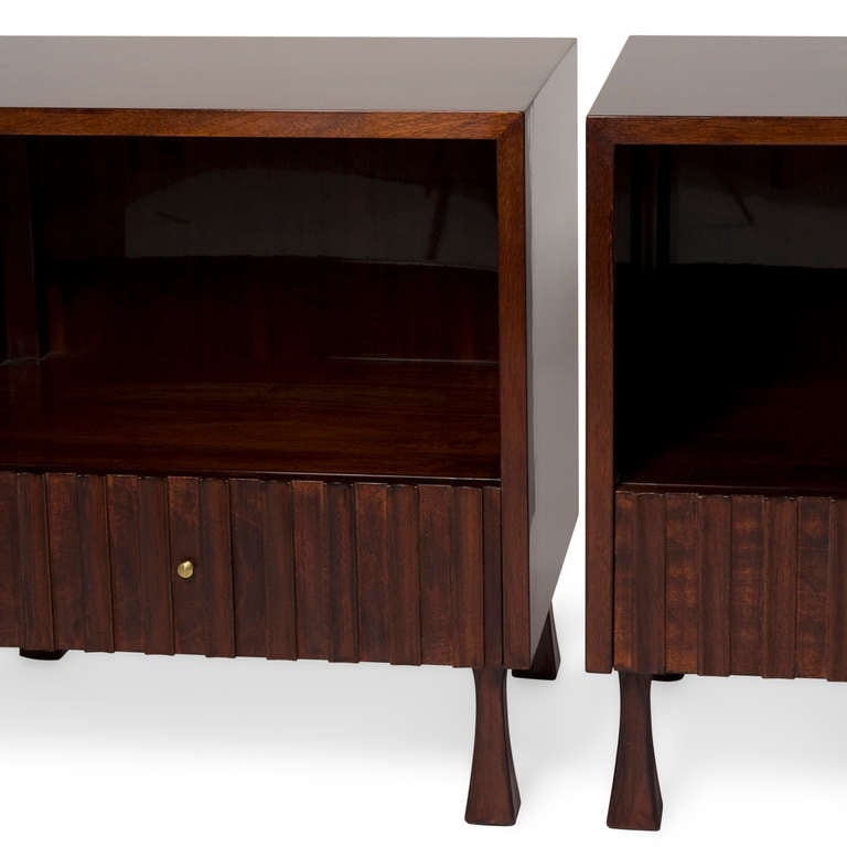 Pair of Mahogany End Tables by Widdicomb In Excellent Condition In Brooklyn, NY