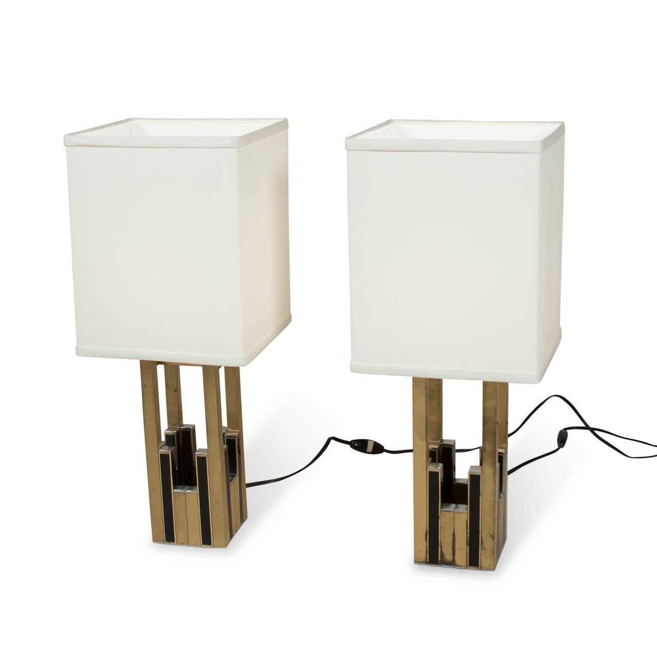 Brass and black lacquered brass table lamps, open rectangular column form with alternating black and brass elements, by Lumica, Italian, 1970s. Overall height 20 1/2 in, height of base to top of metal 10 in, base measures 3 3/4 in square. Shade