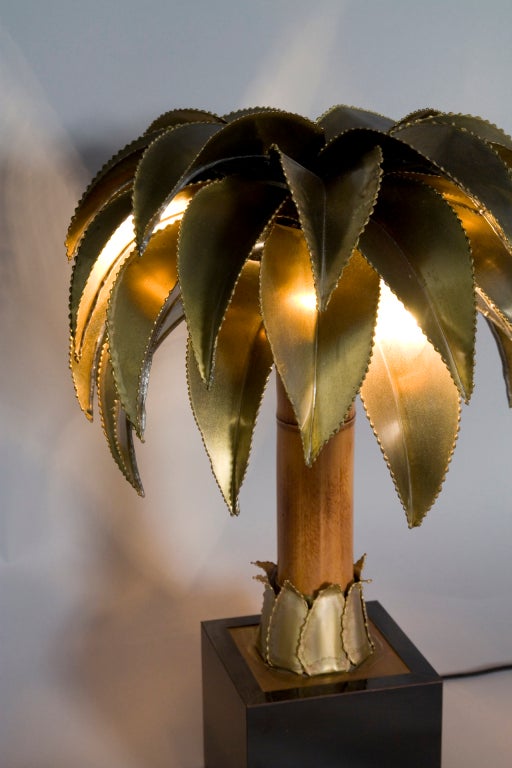Palm tree form bamboo and brass table lamp, on black square metal base, the leaves in brass, the trunk in bamboo. By Maison Jansen, French early 1970s. Height 23 in, largest diameter of leaves 15 1/2 in, base is 6 1/8 in square. (Item #1192)