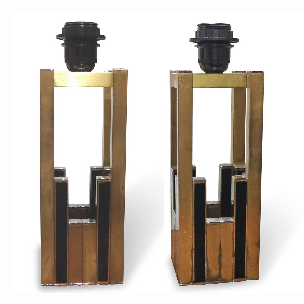 Brass and black lacquered brass table lamps, open rectangular column form with alternating black and brass elements, by Lumica, Spanish, 1970s. Height to top of socket 9 1/2 in, 3 3/4 in square.