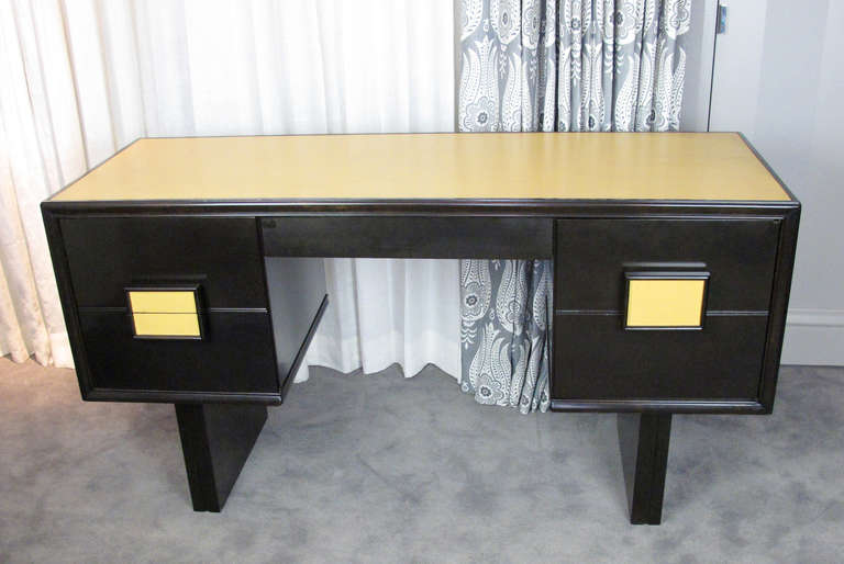 Mid-Century Modern Desk Attributed to Paul Laszlo For Sale