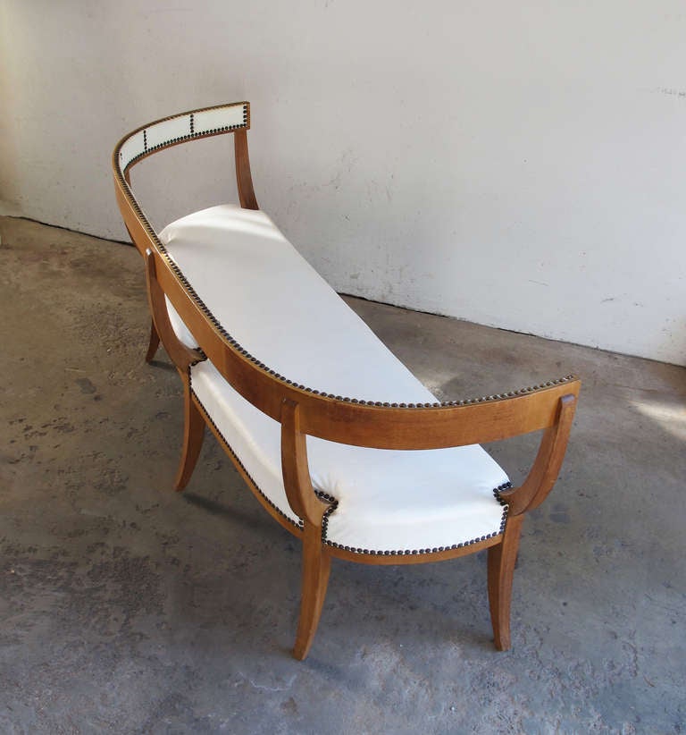 An Elegant Settee Attributed to Edward Wormley In Good Condition In San Francisco, CA