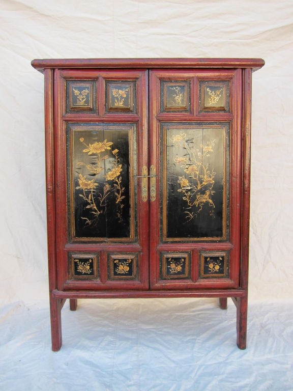 Gilt 19th century Asian cabinet For Sale