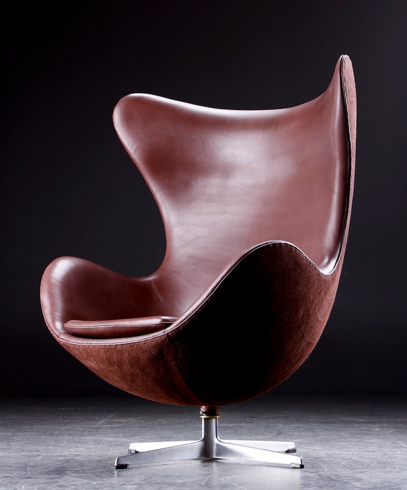 Fabulous Arne Jacobsen Lounge chair model - Egg