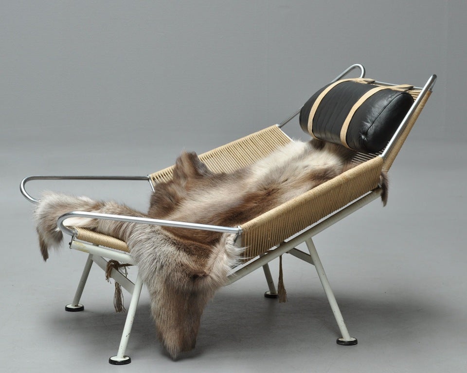 rare first edition produced by Getama 1960
 Flag Halyard Chair model GE 225 with stainless steel and white-lacquered steel frame. Seat, back, neck and arm surfaces mounted with natural-coloured flag halyard.
Pillow upholstered in black