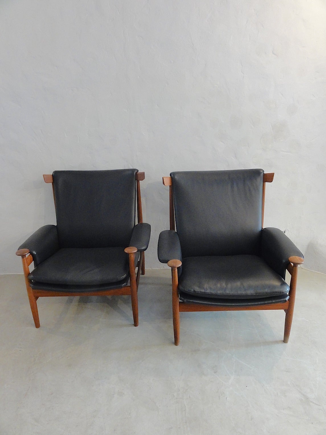 Pair of Armchairs by Finn Juhl In Good Condition In Auribeau sur Siagne, FR