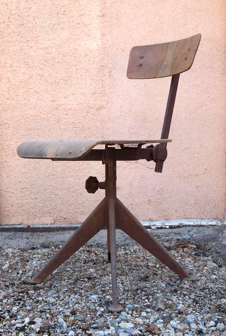 Jean Prouve French  Art Deco Atelier Chair 1930 In Fair Condition In Auribeau sur Siagne, FR