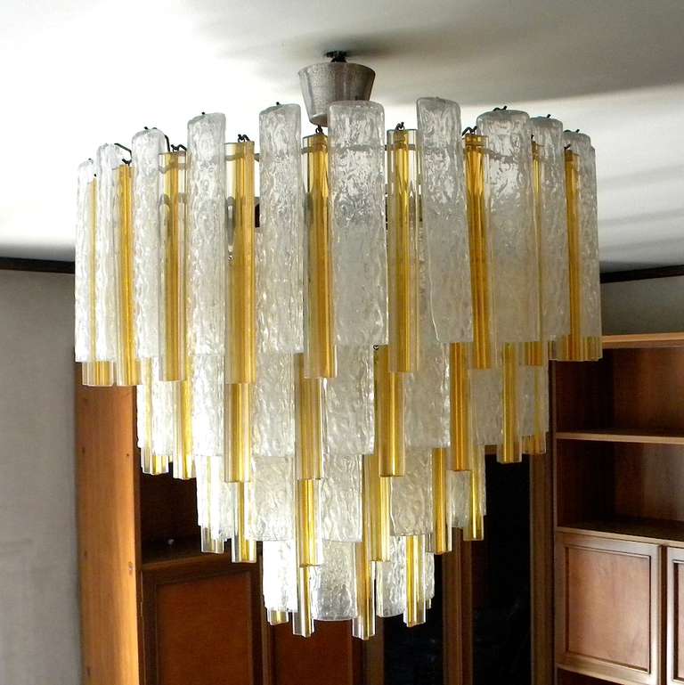 Elegant chandelier of the famous Venini glassworks composed of ice and glasses trilobe amber.