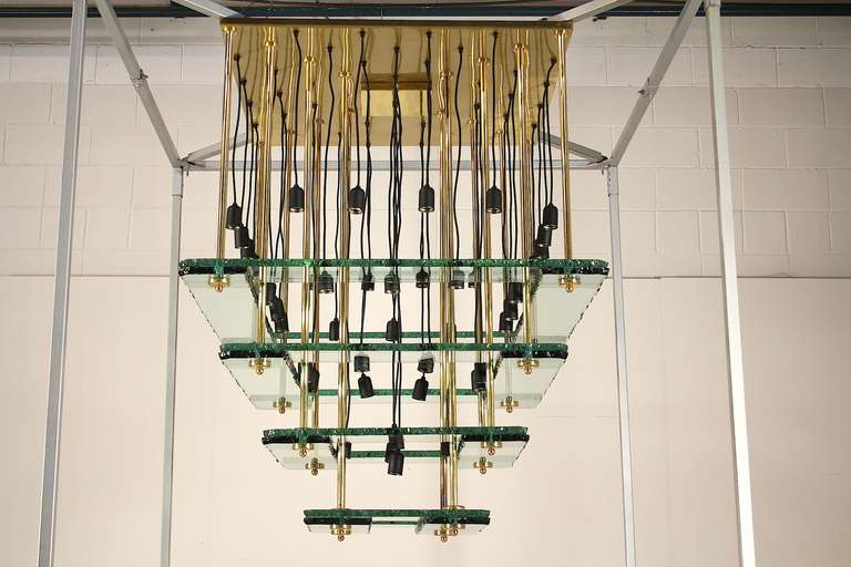 Large glass chandelier (Italia, Fontana Arte Style) 1970
Chandelier made ​​of 4 sheets of Verde Nilo glass with high thickness over 4 planes parallel to the waterfall. Includes 29 hanging lamp holder E27.
Excellent condition