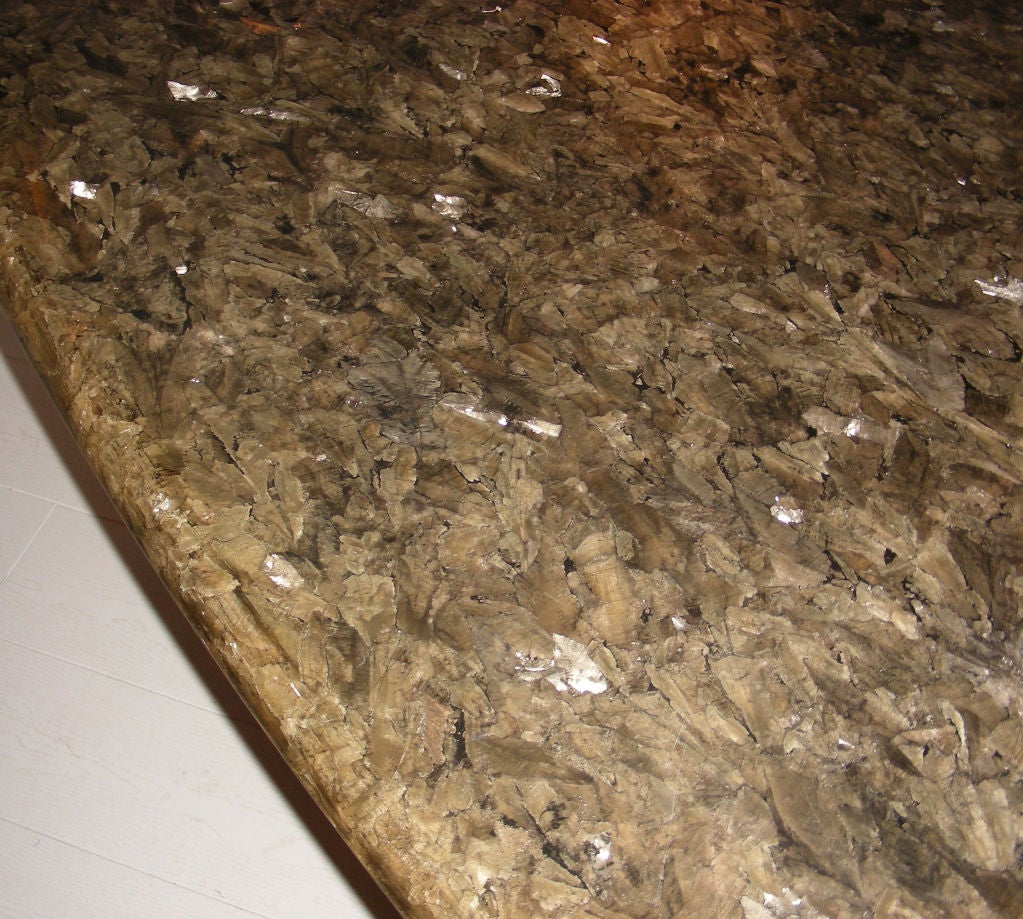 Oval resin table with inclusion of mica
