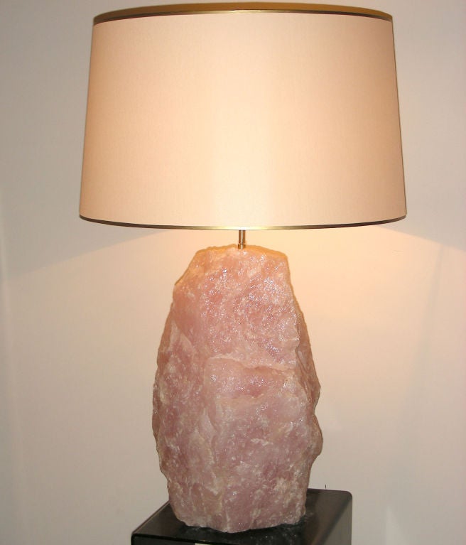 Lamp in pink quartz circa 1960-1970
